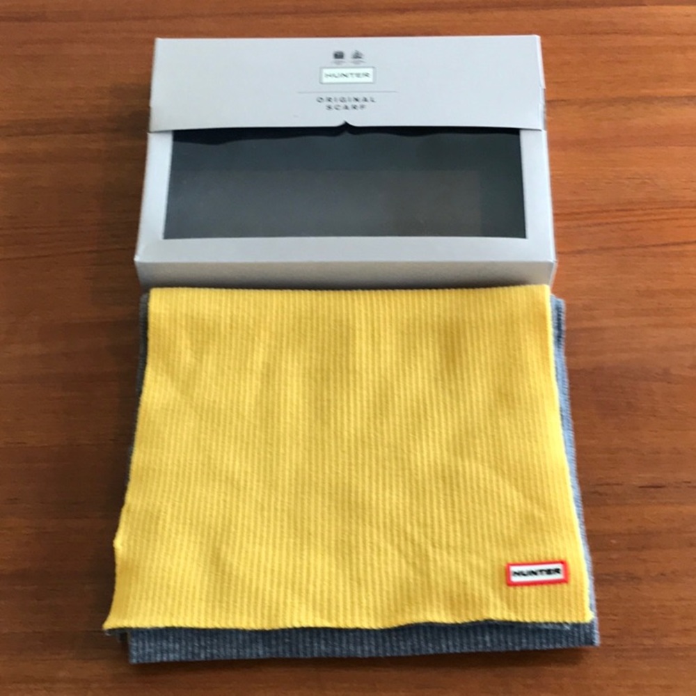 NWT Hunter Merino Wool Scarf